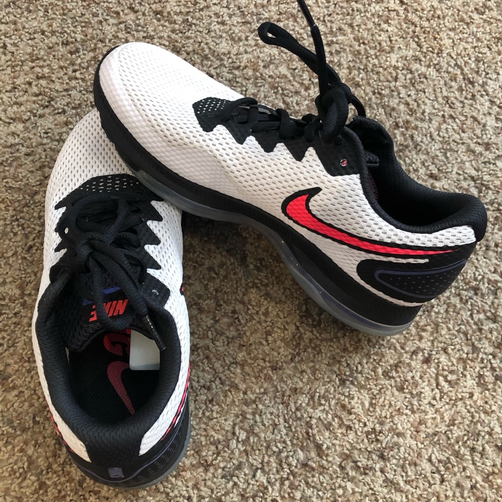 EUC Nike shoes 👟